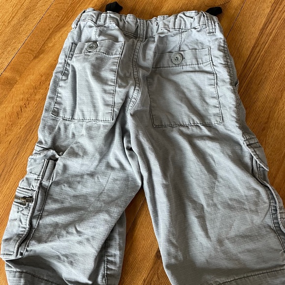 Old navy cargo shorts - Picture 3 of 4